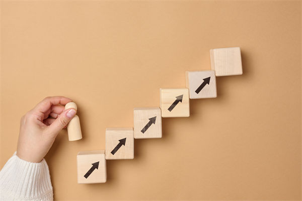 戰(zhàn)略目標層層分解后，部門協(xié)同為何反成內(nèi)耗根源？