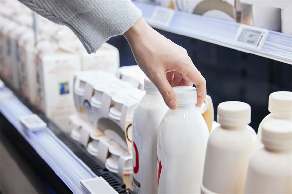 常溫純牛奶中禁止添加復(fù)原乳，集成供應(yīng)鏈怎么看？